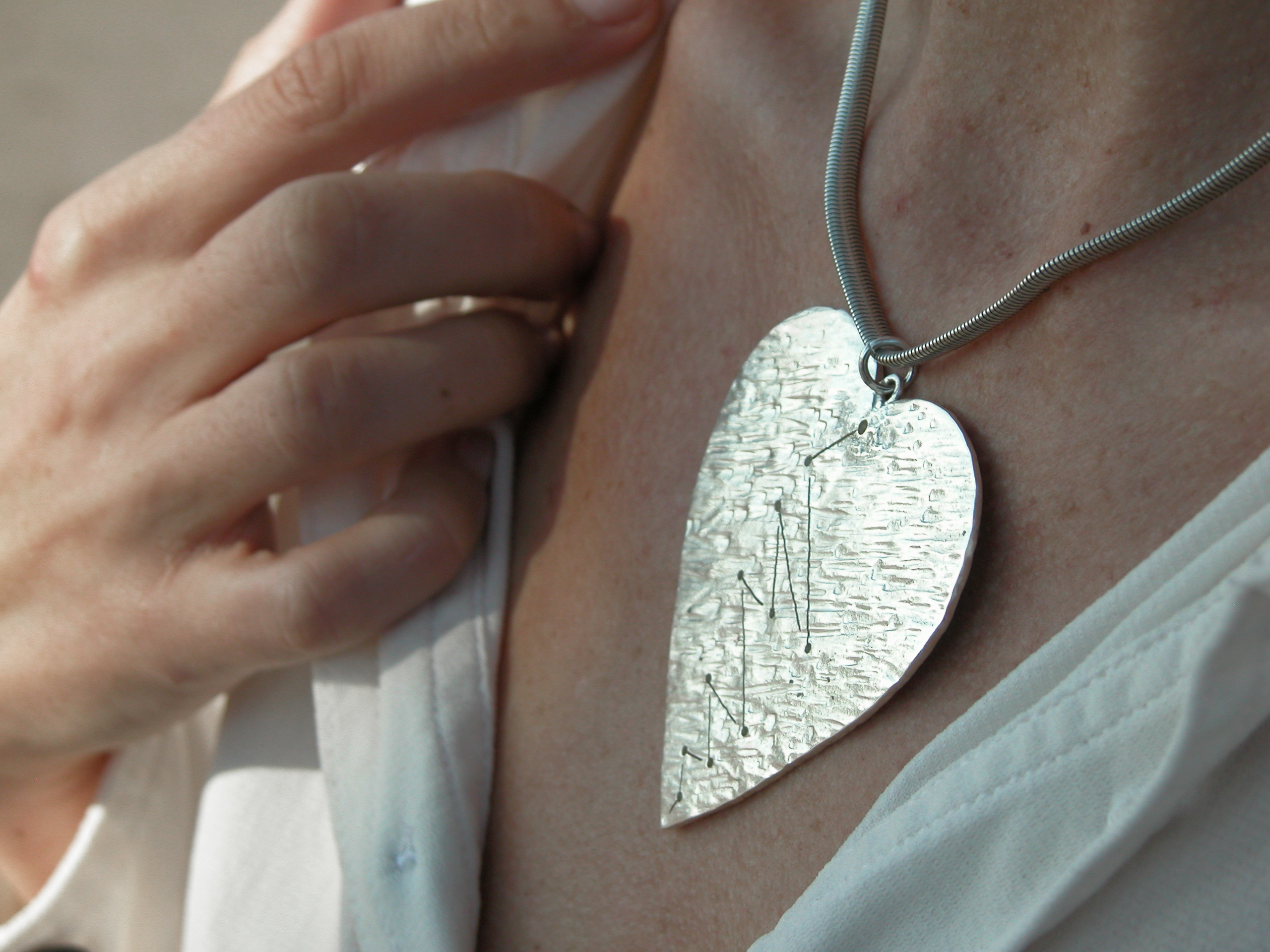 Foto Colgante corazón de plata con swarovski
